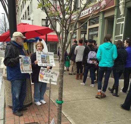 Cafe Palestina leafleting